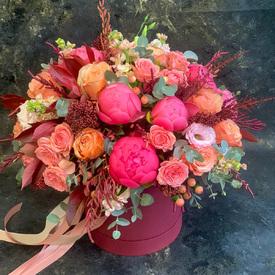 Композиция в шляпной коробке