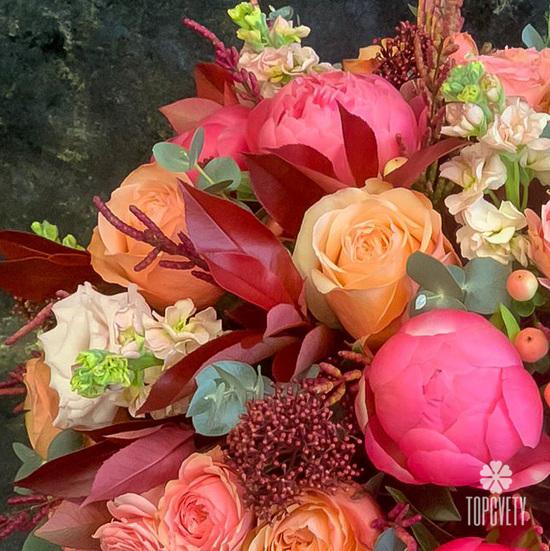 Композиция в шляпной коробке