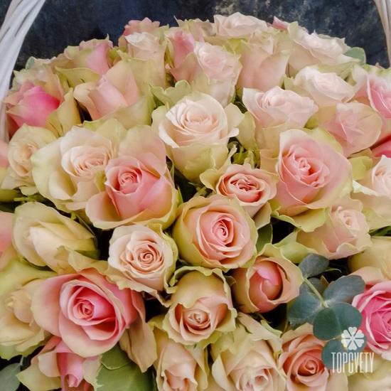 Букет из 101 розовой розы в корзине