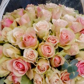 Букет из 101 розовой розы в корзине