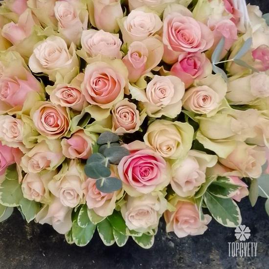 Букет из 101 розовой розы в корзине