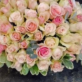 Букет из 101 розовой розы в корзине