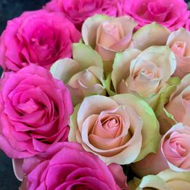 Букет из роз и конфет в форме сердца