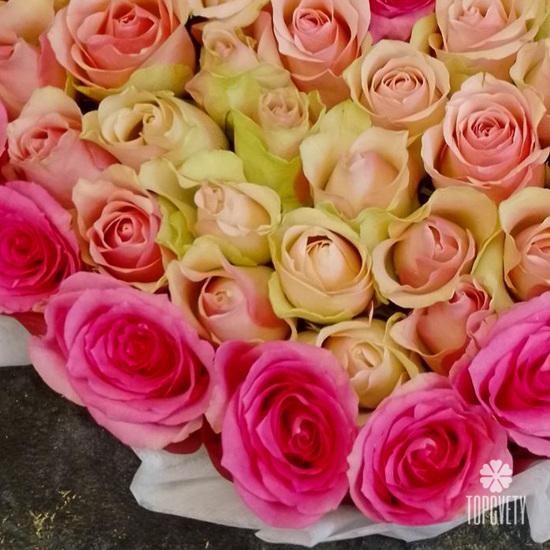 Композиция из 51 розовой розы в виде сердца 