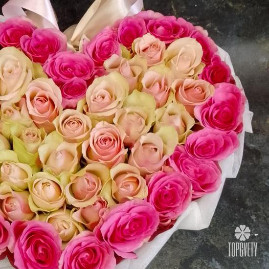 Композиция из 51 розовой розы в виде сердца 