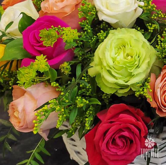 Букет из 51 сортовой розы микс в корзине 50см