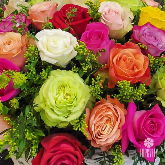 Букет из 51 сортовой розы микс в корзине 50см