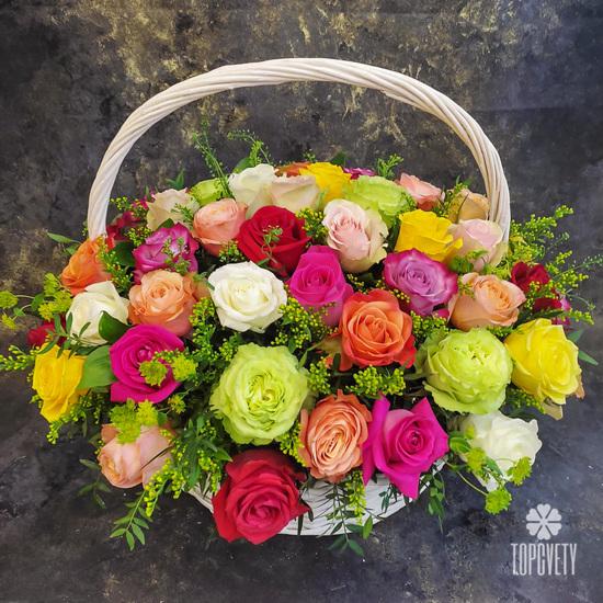Букет из 51 сортовой розы микс в корзине 50см