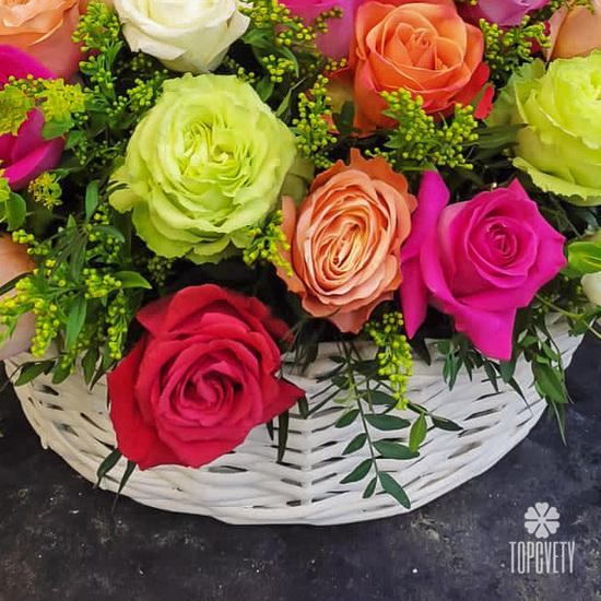 Букет из 51 сортовой розы микс в корзине 50см