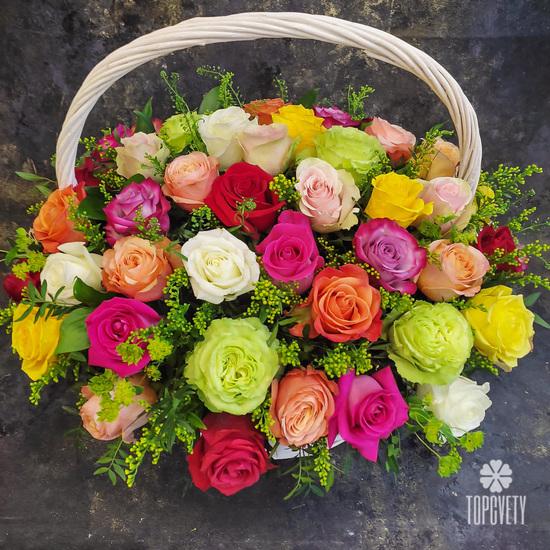 Букет из 51 сортовой розы микс в корзине 50см