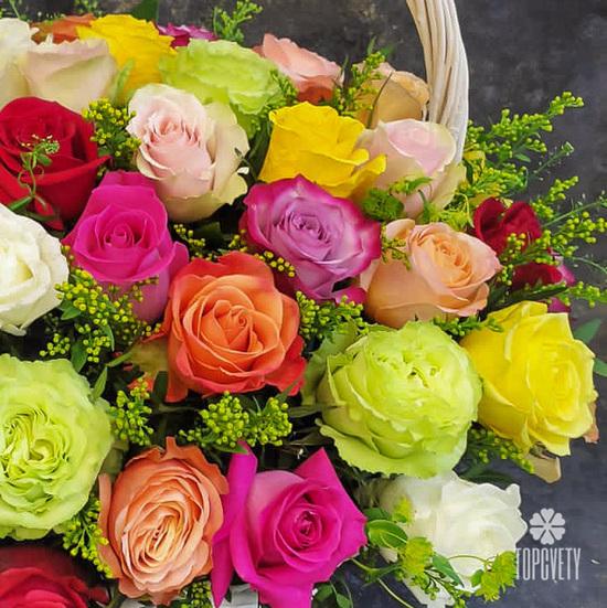 Букет из 51 сортовой розы микс в корзине 50см
