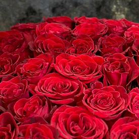 Букет из 101 красной розы в корзине