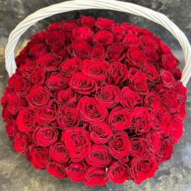 Букет из 101 красной розы в корзине