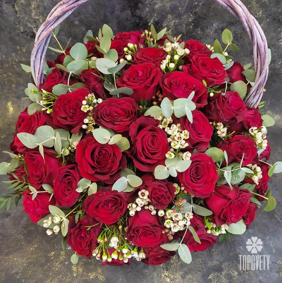 Букет из 51 красной розы в корзине