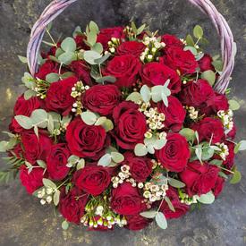 Букет из 51 красной розы в корзине