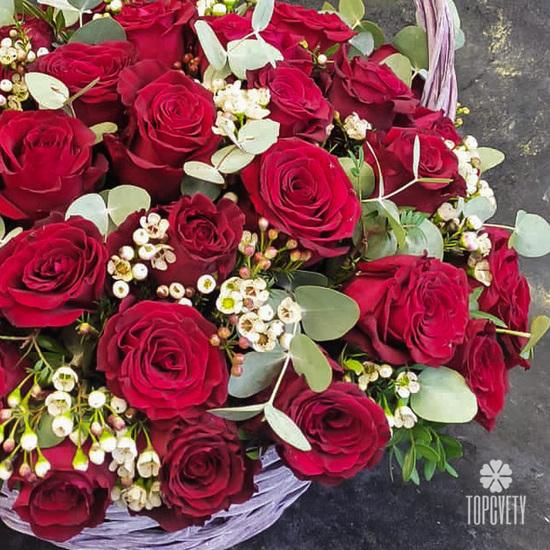 Букет из 51 красной розы в корзине