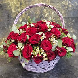 Букет из 51 красной розы в корзине