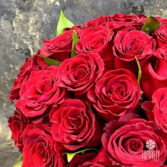 Композиция из 35 красных роз в коробке