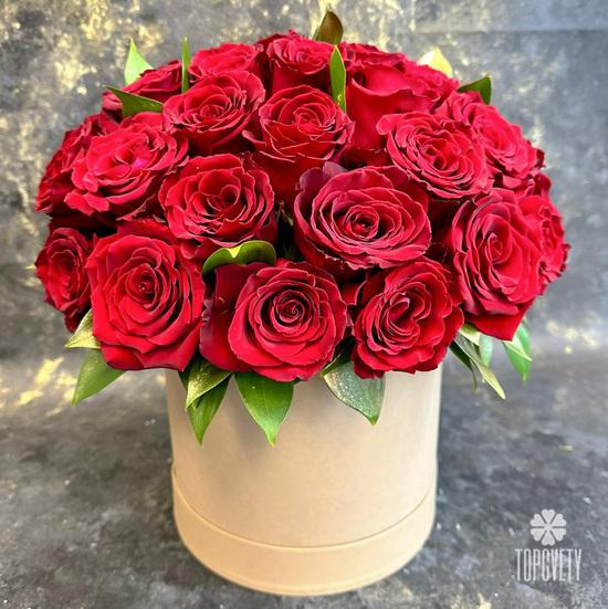 Композиция из 35 красных роз в коробке