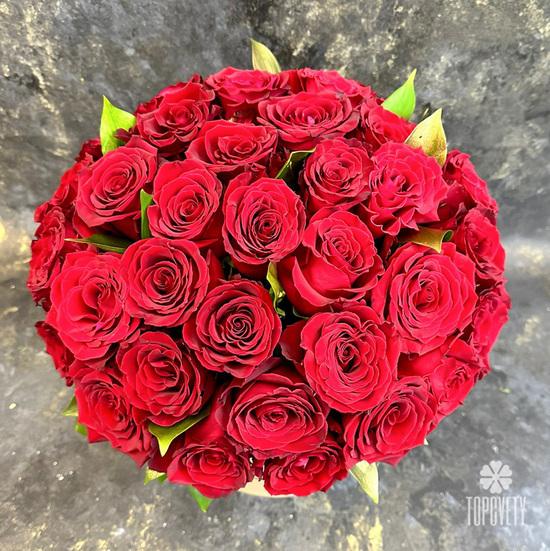 Композиция из 35 красных роз в коробке