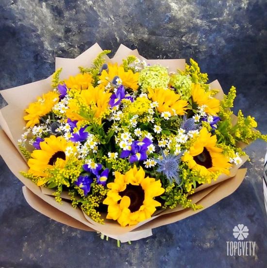 Букет из подсолнухов и ирисов 