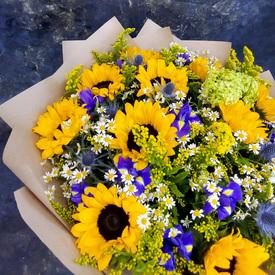 Букет из подсолнухов и ирисов 
