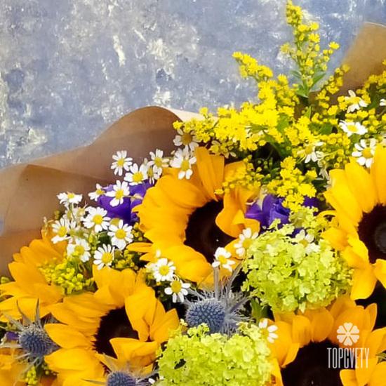 Букет из подсолнухов и ирисов 