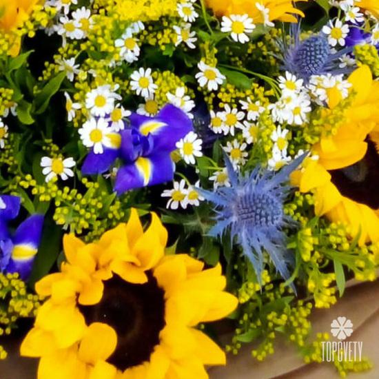 Букет из подсолнухов и ирисов 