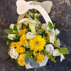 Букет из гербер и роз в сумке