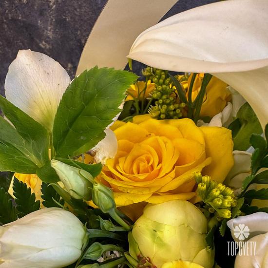 Букет из гербер и роз в сумке