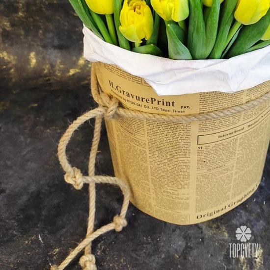 Букет из 51 желтого пионовидного тюльпана в шляпной коробке