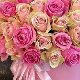 Композиция из 75 розовых роз микс в коробке