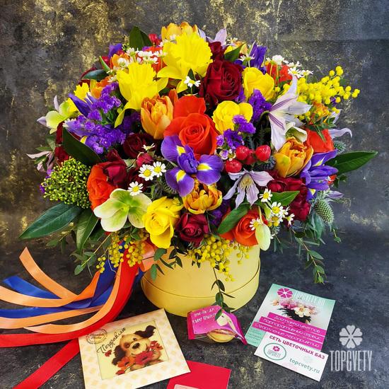 Букет из роз,  тюльпанов, нарциссов и ирисов в коробке 