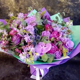Букет из орхидей, гортензий и роз 