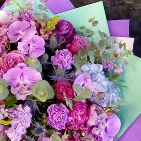 Букет из орхидей, гортензий и роз 