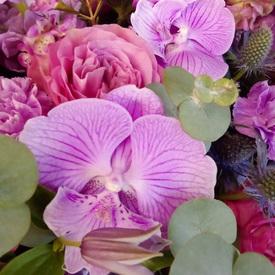 Букет из орхидей, гортензий и роз 