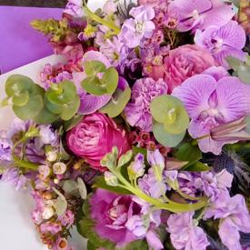 Букет из орхидей, гортензий и роз 