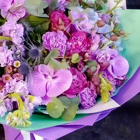 Букет из орхидей, гортензий и роз 