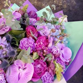 Букет из орхидей, гортензий и роз 