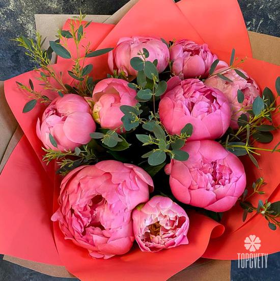 Букет из 9 розовых пионов
