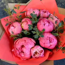 Букет из 9 розовых пионов