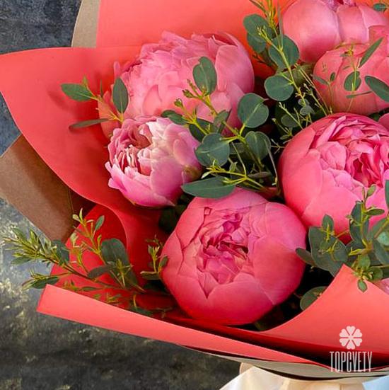 Букет из 9 розовых пионов