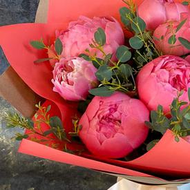 Букет из 9 розовых пионов