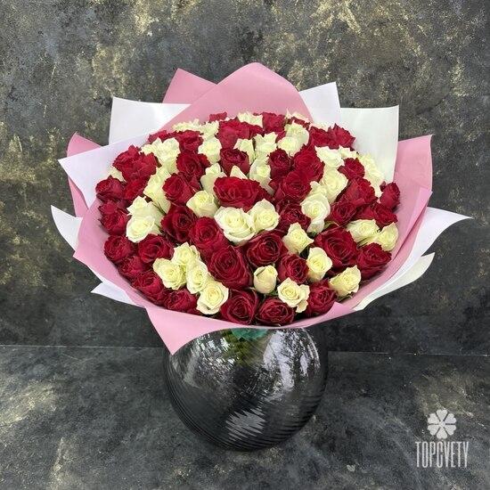 Букет из 101 белых и красных роз 40см