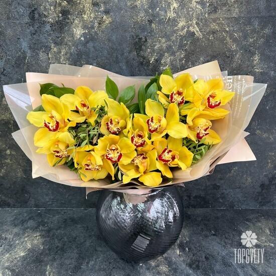 Букет из 15 желтых орхидей