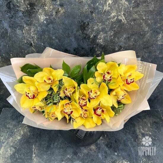 Букет из 15 желтых орхидей