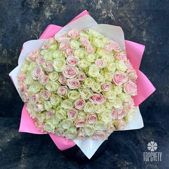 Букет из 101 белых и розовых роз 40см