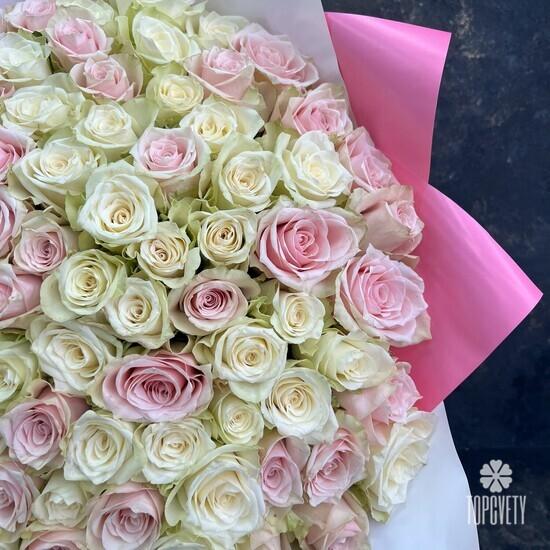 Букет из 101 белых и розовых роз 40см