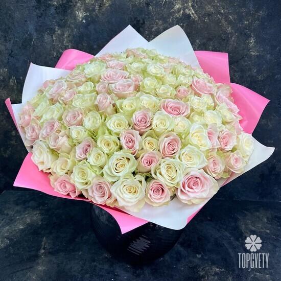Букет из 101 белых и розовых роз 40см