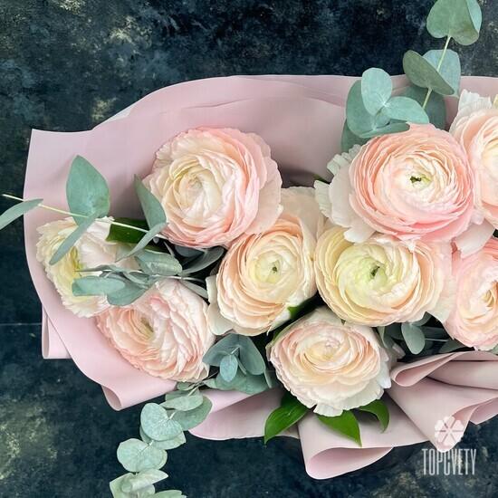 Букет из 9 розовых ранункулюсов